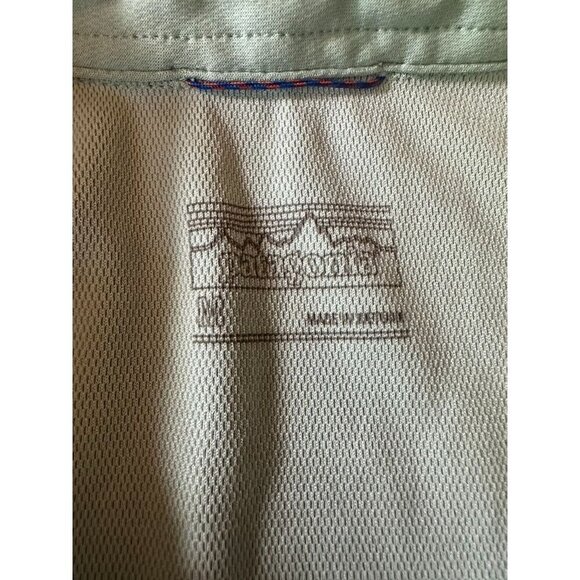 Patagonia Men's Polo Shirt Mint Green Size M 100% Polyester Embroidered Fish Log - Picture 5 of 6